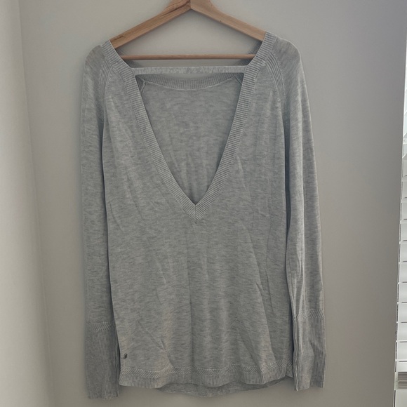 lululemon athletica Light Gray Long Sleeve backless Sweater - Picture 4 of 10